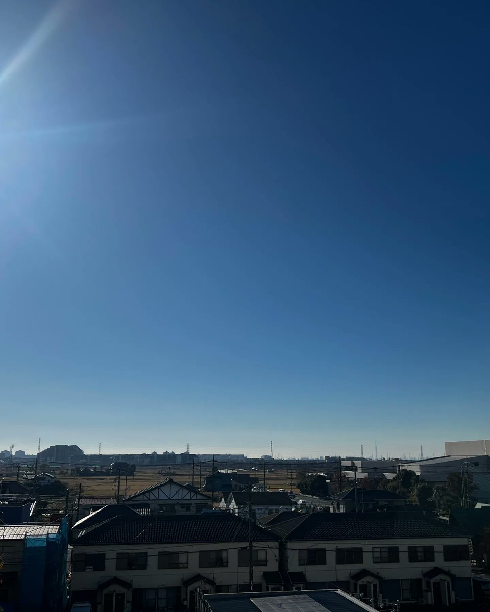 zr0905's tweet photo. 12月2日6時44分、18歳2ヶ月と27日の犬生の幕を閉じました。
晴れ男のゼロに相応しく、亡くなった朝は晴天、お空へ引っ越しする夕刻も綺麗な空でした。
ゼロありがとう。大好きだよ。
#秘密結社老犬倶楽部天国支部
#ポメラニアン
#2005年組 https://t.co/1eQaaG55C4
