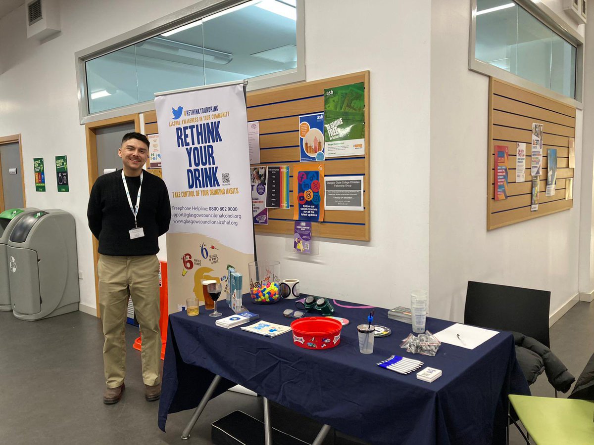 We are back out today @OfficialGCCSA Christmas Craft Fair at Cardonald Campus to chat to students and staff about #alcohol and #health and provide some tips to stay safe this Christmas! If you are in please stop by our table! #RethinkYourDrink @Glasgow_Clyde @GCHSCP