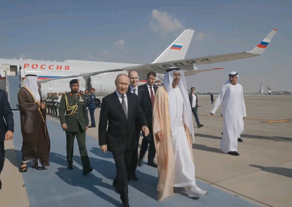 ayubu_madenge's tweet photo. Rais Putin amefika UAE, pia ataenda Saudi Arabia. Putin ana hati ya Kukamatwa na kufikishwa kwenye Mahakama ya Kimataifa ya Makosa ya Uhalifu, lakini ameweza kusafiri na kwenda nchi hizi kwa sababu nchi hizi sio wanachama wa Mahakama hiyo na hivyo hawawezi kumkamata Putin. https://t.co/triuGGkFSR