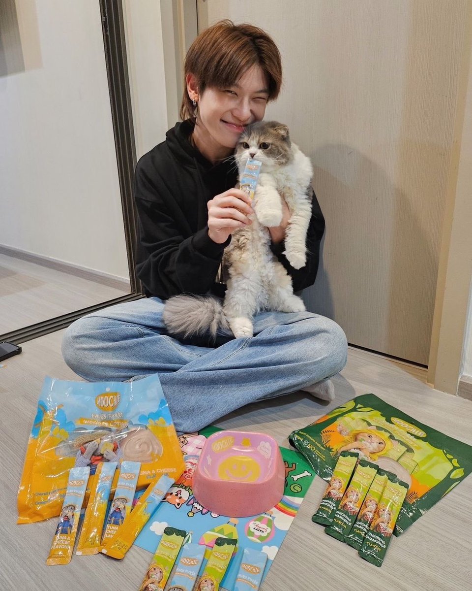 Kieeieieiei's tweet photo. ไหนๆก็ไหนๆแล้ว แมวเราอยากกินก็ต้องได้กินนน ตอนนี้สินค้าใกล้หมดแล้วนะคะ ใครจะซื้อรีบเลยน้าาา
(ฝากออฟโรดไว้ด้วยนะคะ พวกเราจัดเต็มกว่านี้แน่นอนค่ะ )
@Kanidta1879210 ขอบคุณสำหรับผู้ใหญ่ใจดีค่ะ 💙🙏
#ออฟโรด #offroadKTP
#MOOCHIE #CompleteBalance #Superfood #เป็นมากกว่าให้มากกว่า https://t.co/g3jmi1PTJU