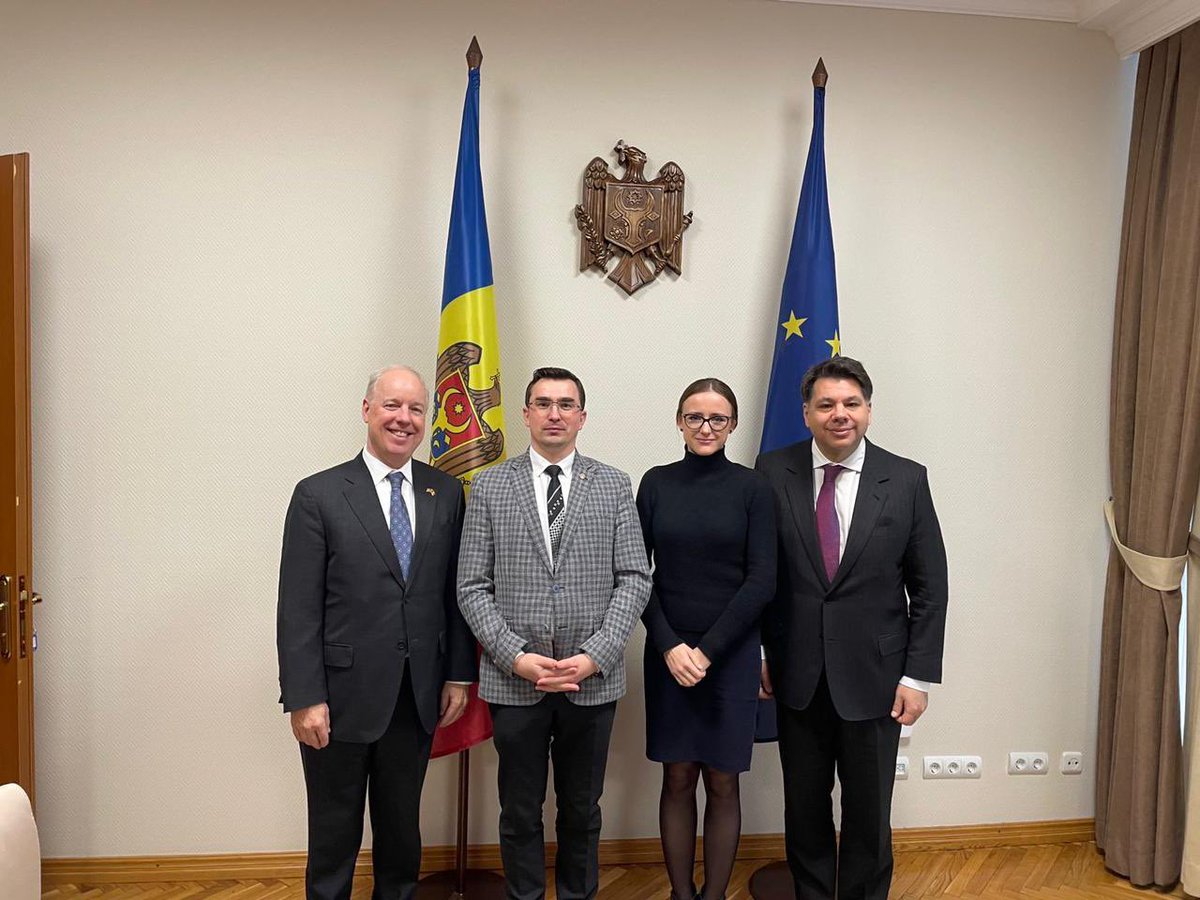 U.S. Ambassador Logsdon and I had a great meeting here in Chisinau with the 🇲🇩Ministry of Energy. The U.S. continues to work with our partners to bring new reliable sources of energy to the region. When free democratic nations unite we can build a cleaner more secure future.…