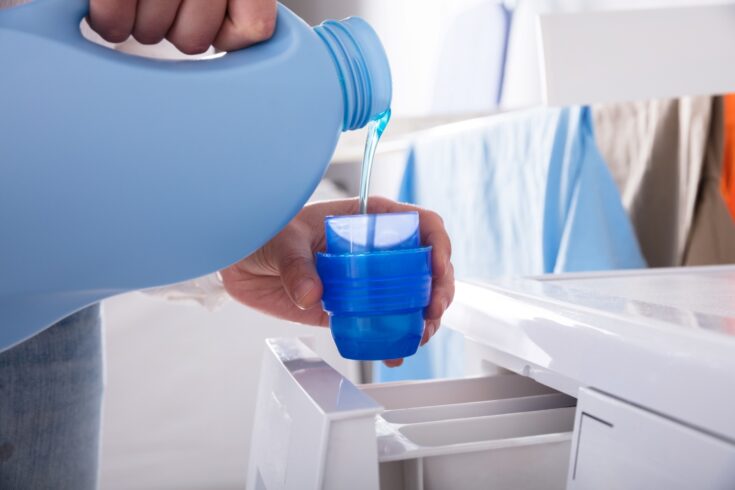 A Prosperity Partnership involving @durham_uni @imperialcollege and @ProcterGamble, is using new tools in spectroscopy to develop detergents that will deliver cleaner clothes with a lower carbon footprint 🫧 More: ukri.org/news/cutting-e…