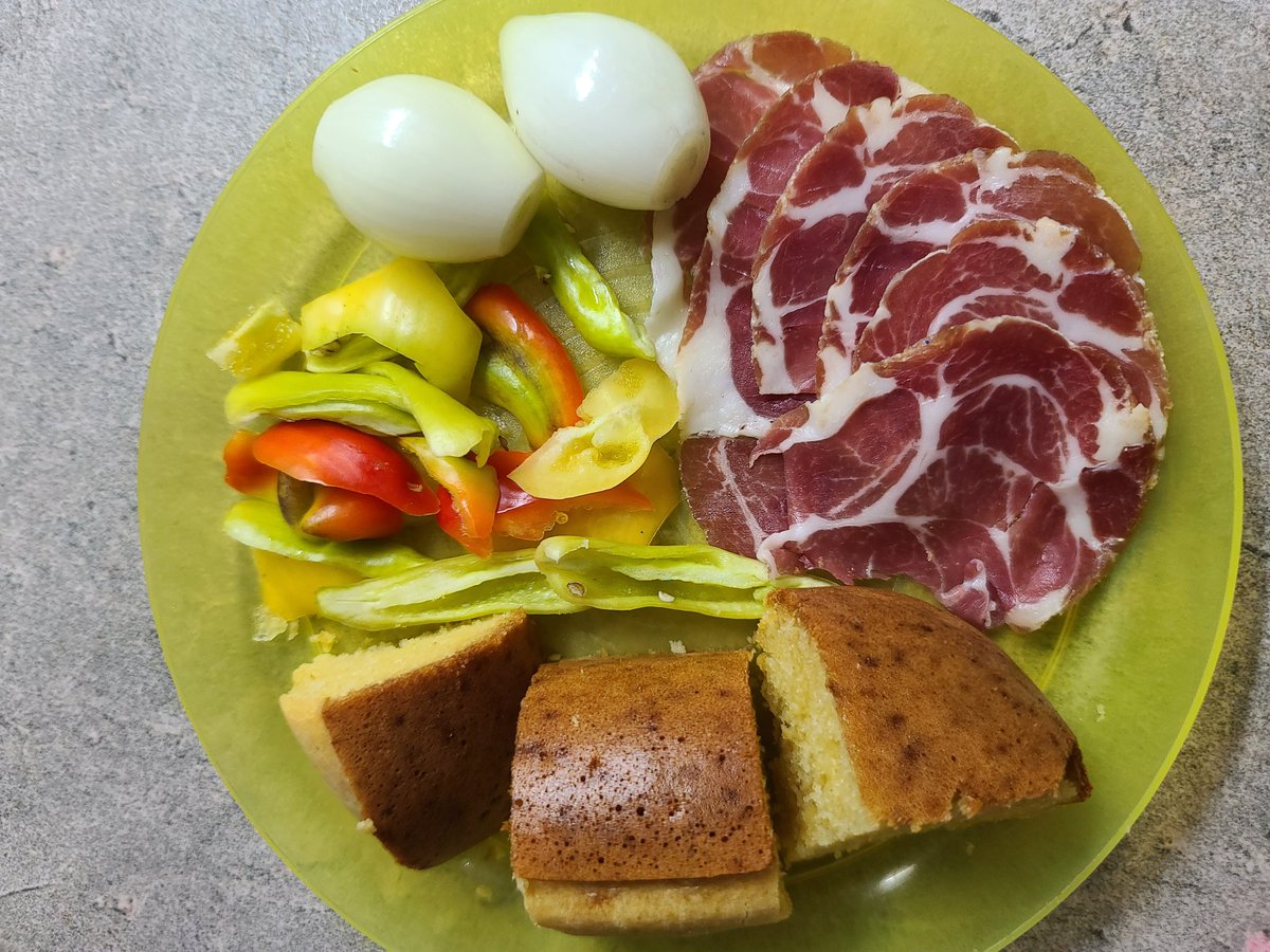 vanjavucko's tweet photo. Glovo? Pa, nisam nikad zvala
Za manje pare napravim i lepsu klopu
#miniPekara ❤❤❤ #proja https://t.co/DXPJlbXysq