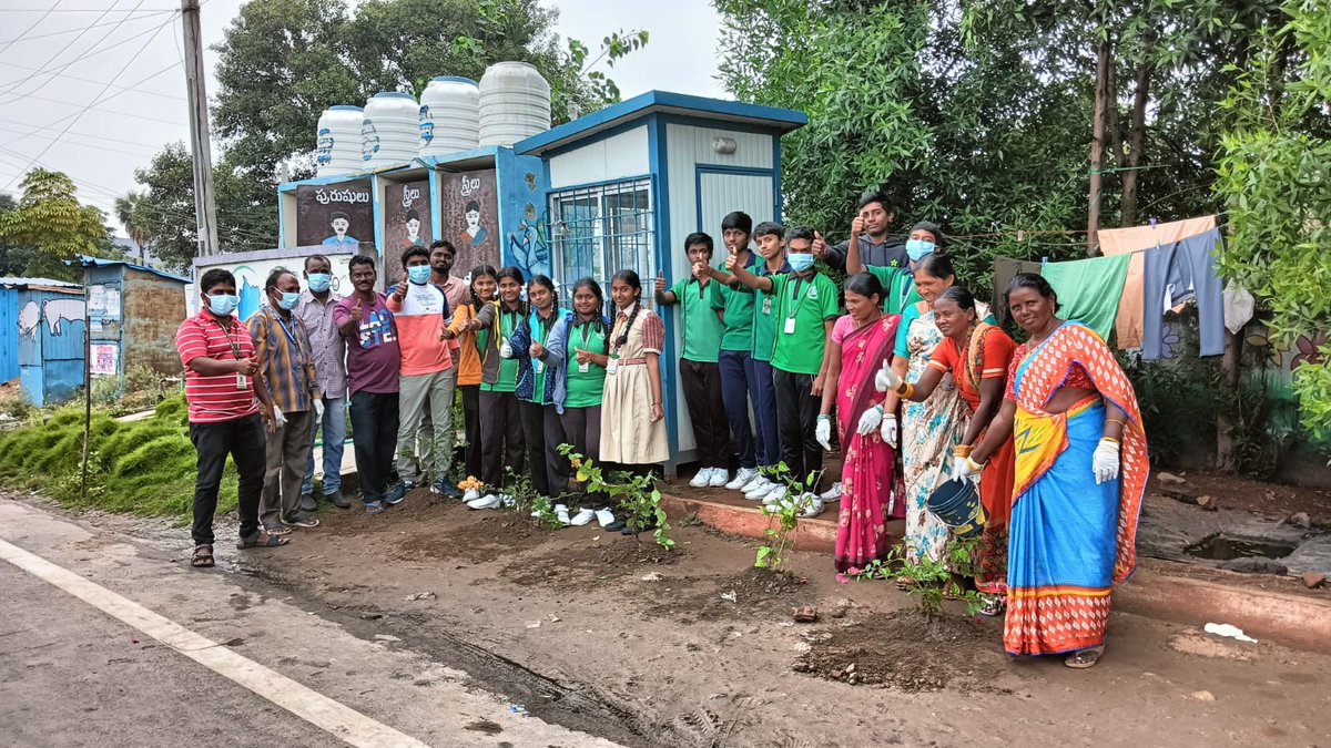 As part of Clean Toilets Campaign The Tallent High school children's ,Khila Warangal are participated in cleanliness drive at public toilet and planted plants . #CleanToiletsCampaign #ToiletTales #SwachhBharat @MoHUA_India @RoopaMishra77 @SwachhBharatGov @cdmatelangana
