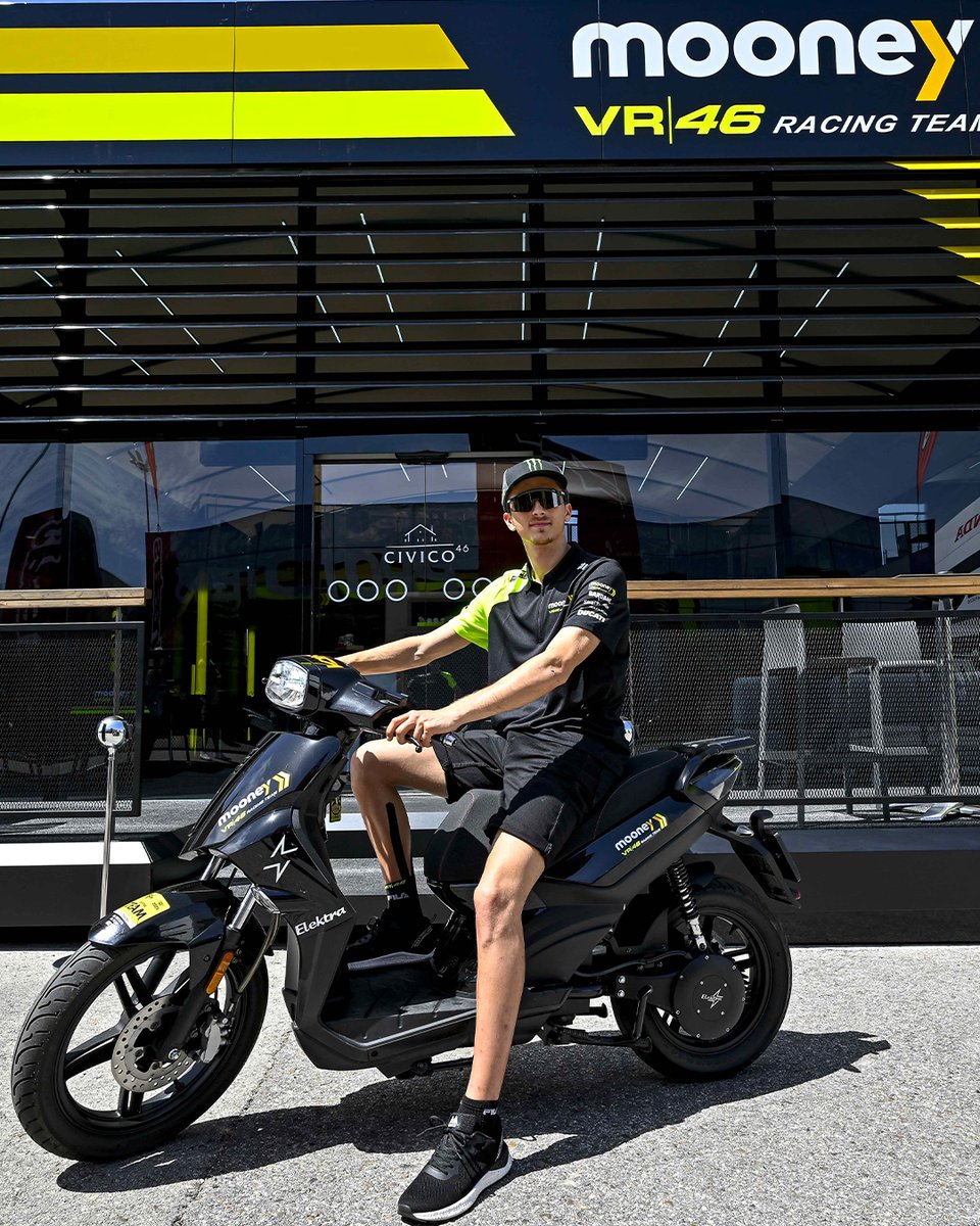 VR46RacingTeam's tweet photo. Look, Mom! We're having fun!
@Marco12_B @Luca_Marini_97
#Monkeybikes #Elektrabikes
#MotoGP #MooneyVR46RacingTeam #VR46 #LM10 #MB72 @MotoGP https://t.co/6Q7SBvKiqc