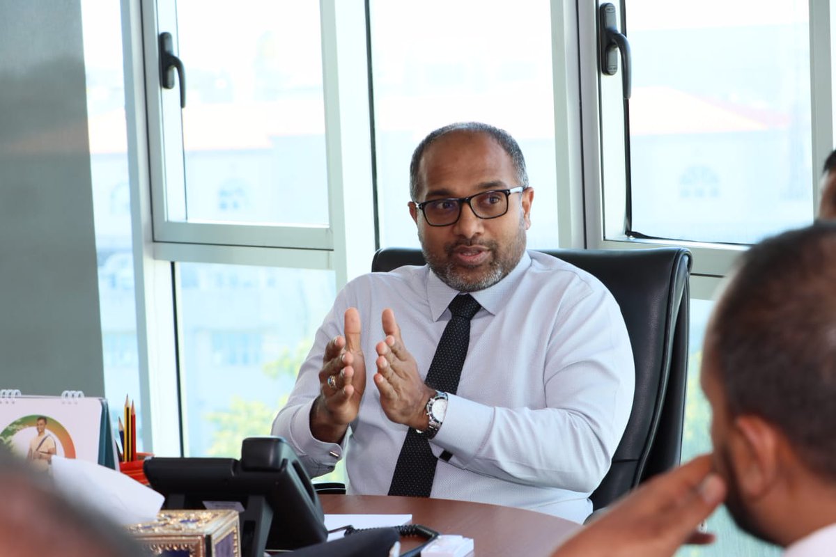 HomeMinistrymv's tweet photo. In order to combat fraud &amp; financial crimes, Minister Ali Ihusaan, the Minister of Homeland Security &amp; Technology, held a meeting with Karl Stumke, the C.E.O Managing Director of the @bankofmaldives, to discuss regarding strengthening the collaboration between B.M.L. &amp; @PoliceMv. https://t.co/K0SQ44QDYu