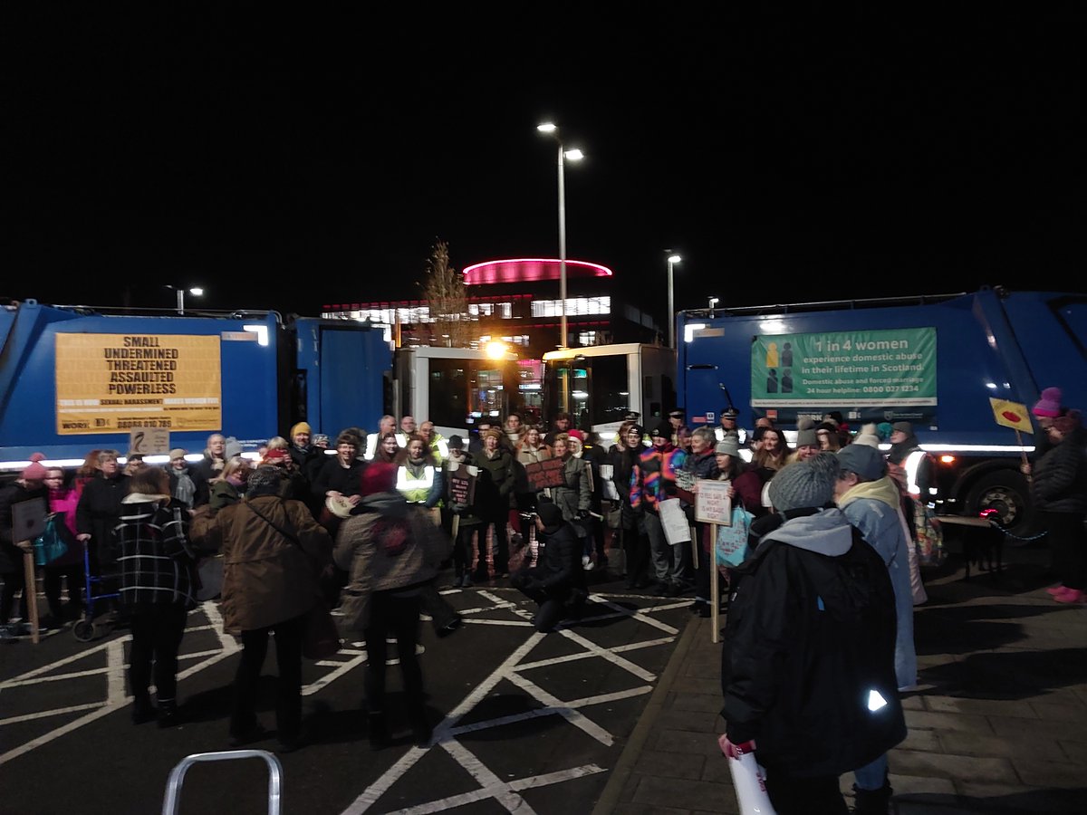 PSOSEAyrshire's tweet photo. A fantastic turnout last night in Kilmarnock for #ReclaimTheNight

The walk was about “shining a light” and raising awareness about the dangers to women and girls from sexual violence - promoting a safer environment to walk without fear after dark.

#16DaysOfAction https://t.co/SR1jSWJtKT