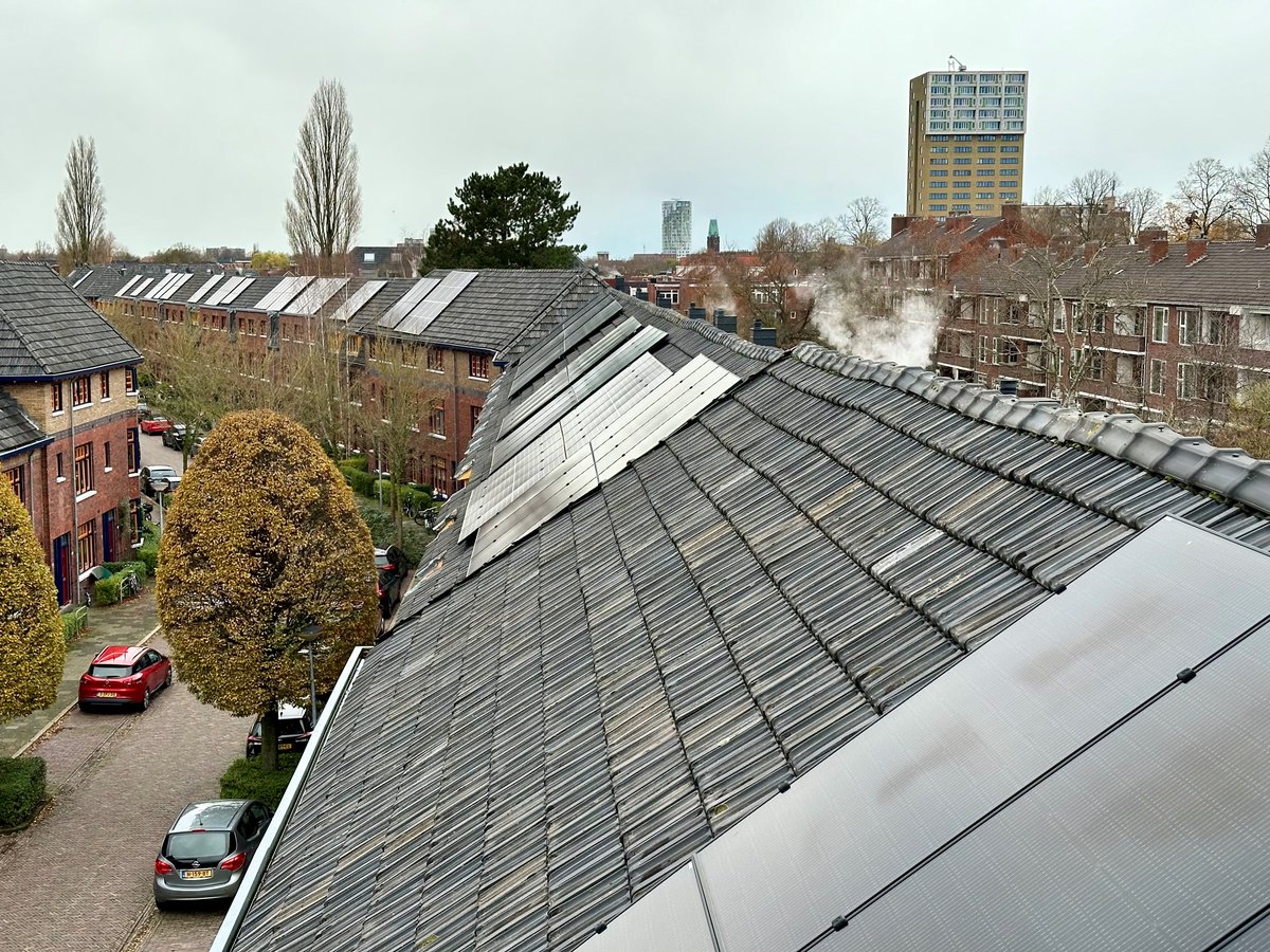 Het aantal zonnepanelen in onze gemeente is dit jaar flink gestegen. Er kwamen maar liefst 96.900 panelen bij op daken en 70.400 panelen op zonnepark Roodehaan. In totaal leveren nu ruim 690.000 panelen hernieuwbare energie op. 👍 Meer info:
t.ly/XZtbC