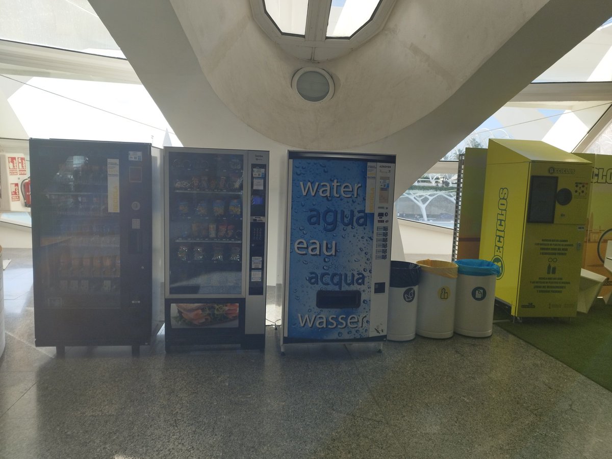 CaarlosMoora's tweet image. Tal vez un grifo para agua y un puesto para comida no procesada sería más sostenible y saludable
Seguro que lo has pensado alguna vez @CACiencies 
Nunca es tarde

#SinPlásticos