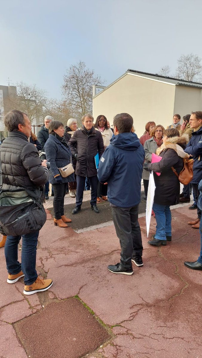 Visite officielle de l'@anruofficiel ce matin à Orléans la Source en présence des acteurs de l habitat et des élus  <a href="/ValloireHabitat/">VALLOIRE HABITAT</a> <a href="/jfescudier/">Jean-François ESCUDIER</a> <a href="/HenneronVincent/">Vincent Henneron</a> <a href="/ActionLogement/">Action Logement</a> @Sjrofficiel <a href="/metro_orleans/">Orléans Métropole</a> <a href="/VilledOrleans/">Ville d'Orléans</a> <a href="/Prefet45_Centre/">Préfète Centre-Val de Loire et Loiret</a> @RCValdeLoirep