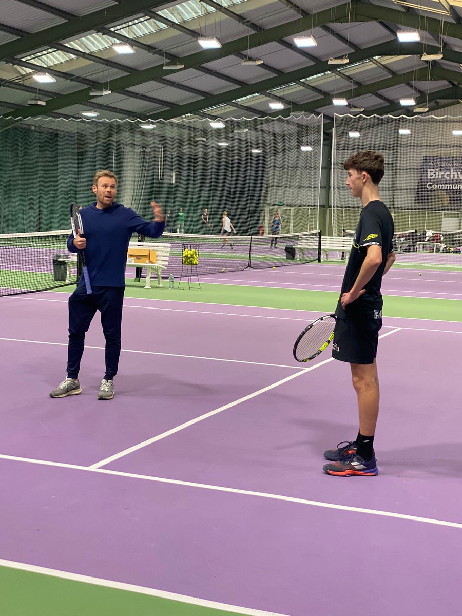 Cheshire_Tennis's tweet image. Cheshire LTA welcomed @mhilts81 to work with our County players and County coaches. The opportunity to learn from Mark's experience of working with top 100 players was priceless 🙏🏻🎾. #cpdtraining #developingcoaches #cheshiretennis