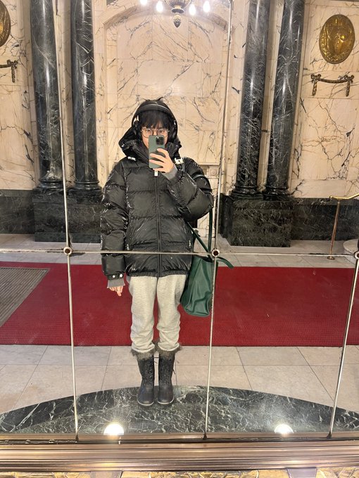 i dress like a toddler in the winter https://t.co/JpXersnswc