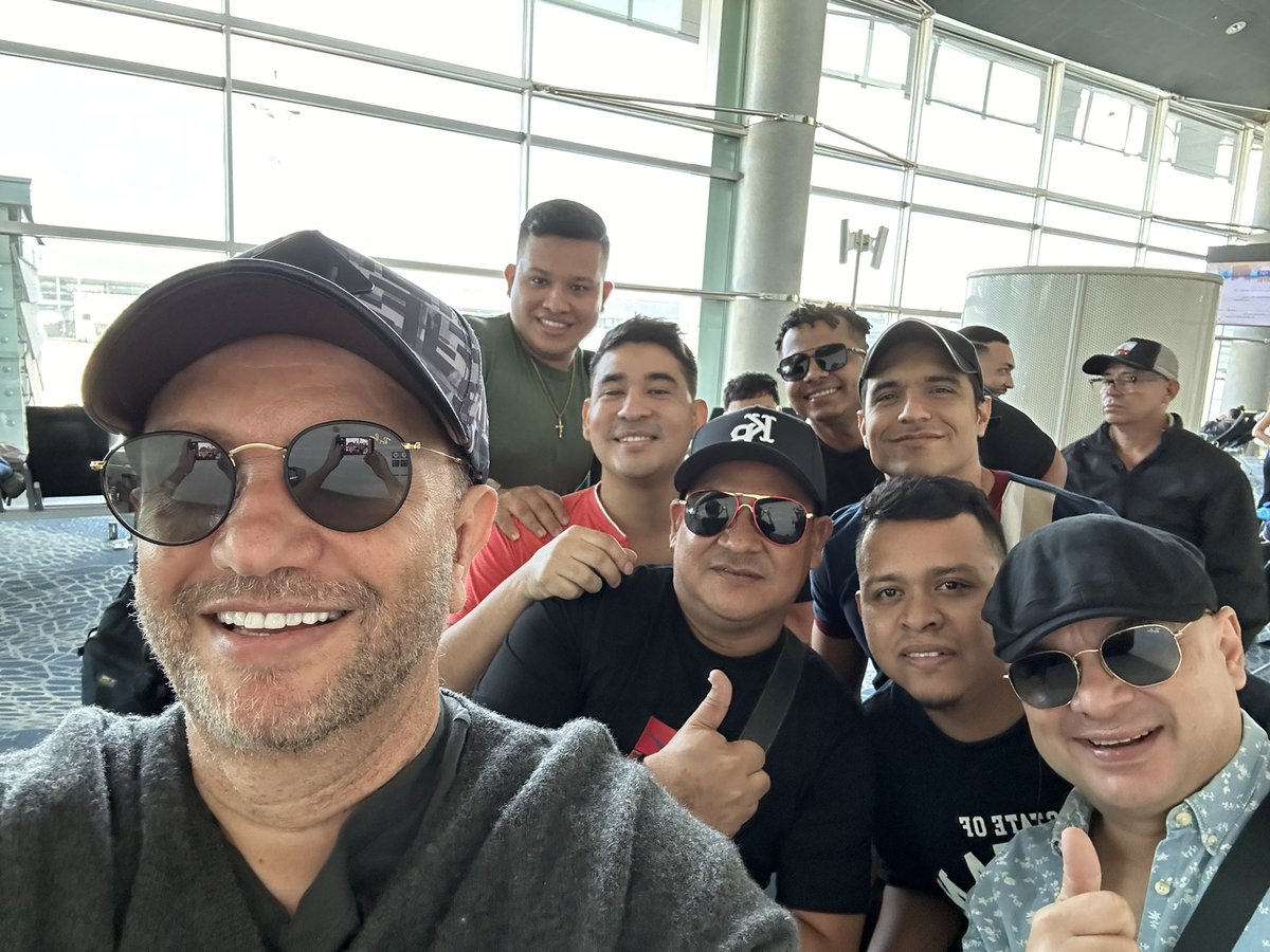 Viajando a Medellín, hoy evento corporativo. Chelito De Castro y su Banda.