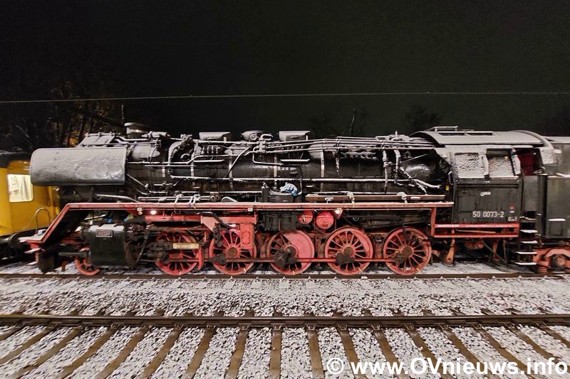 In beeld: Nachtelijk museumtransport van Stoomloc 50 0073 - mp-produktie.nl/2023-12-06_Nac…

#VSM #ZLSM #Miljoenenlijn #Treinennieuws #OVnieuws #Treinleven #Dieren #Railway #Railways #steamlocomotive