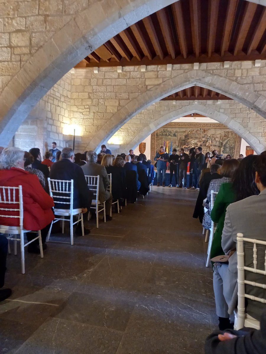 HomesPer's tweet photo. Homes per la Igualtat ha assistit  a la celebració dels 45 anys de la Carta magna organitzat per @del_illes
I alhora  el nostre vicepresident @bohigas_benet ha felicitat a la nova Secretària d'Estat d'Igualtat i contra la violència de gènere @aina_calvo
@IgualdadGob https://t.co/LxZrbnFHnx