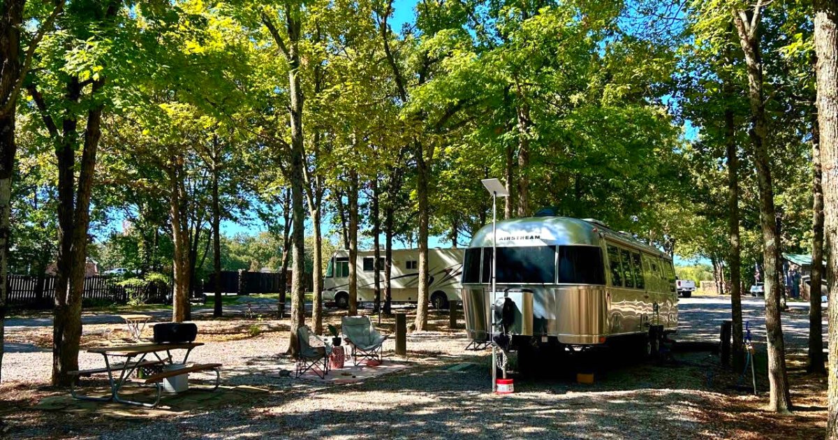 Discover a #camping haven in Gentry, Arkansas: Rustic Ridge! This amazing #RVpark offers full and partial RV hookups, nestled on 5 lush acres surrounded by nature. Your retreat into nature and recreation begins here!

Click to book your stay: hubs.ly/Q02c4PDY0

#campground