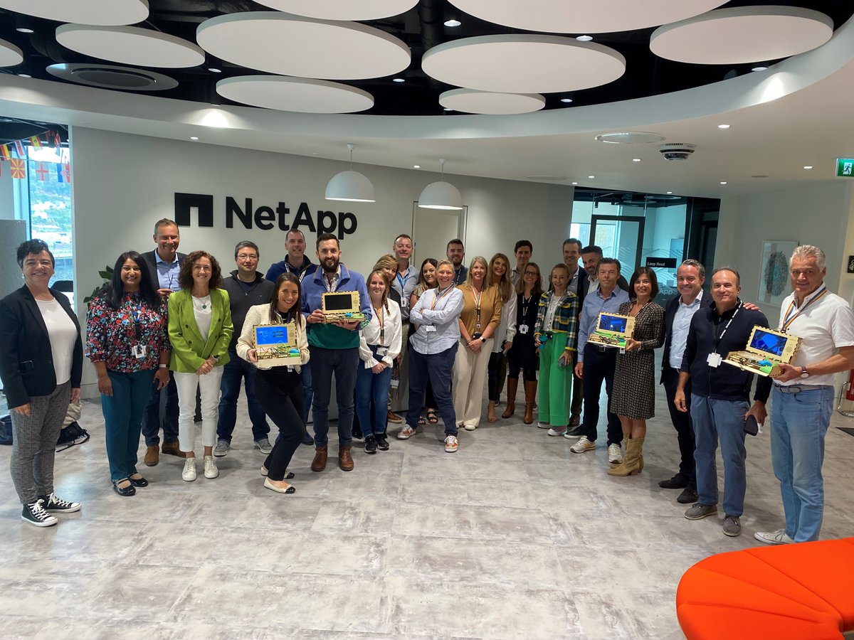 LifeAtNetApp's tweet image. The best way to cultivate a culture of giving is leading by example. During a visit to our Cork, our International Headquarters, our exec leadership team &amp;amp; employees volunteered to build 6 Piper computers for the Irish national youth charity @Foroige

#NetAppServes #LifeatNetApp
