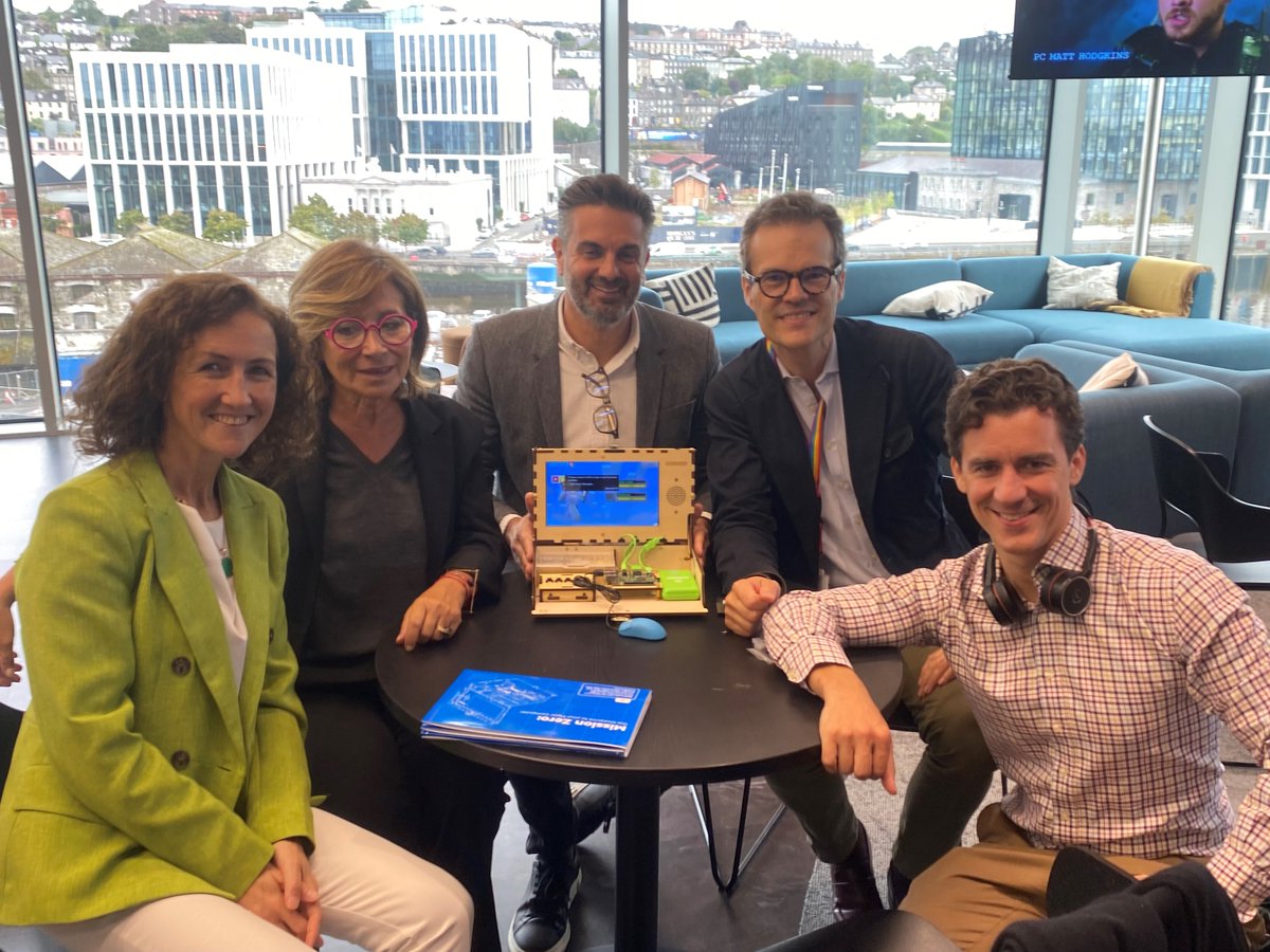 LifeAtNetApp's tweet image. The best way to cultivate a culture of giving is leading by example. During a visit to our Cork, our International Headquarters, our exec leadership team &amp;amp; employees volunteered to build 6 Piper computers for the Irish national youth charity @Foroige

#NetAppServes #LifeatNetApp