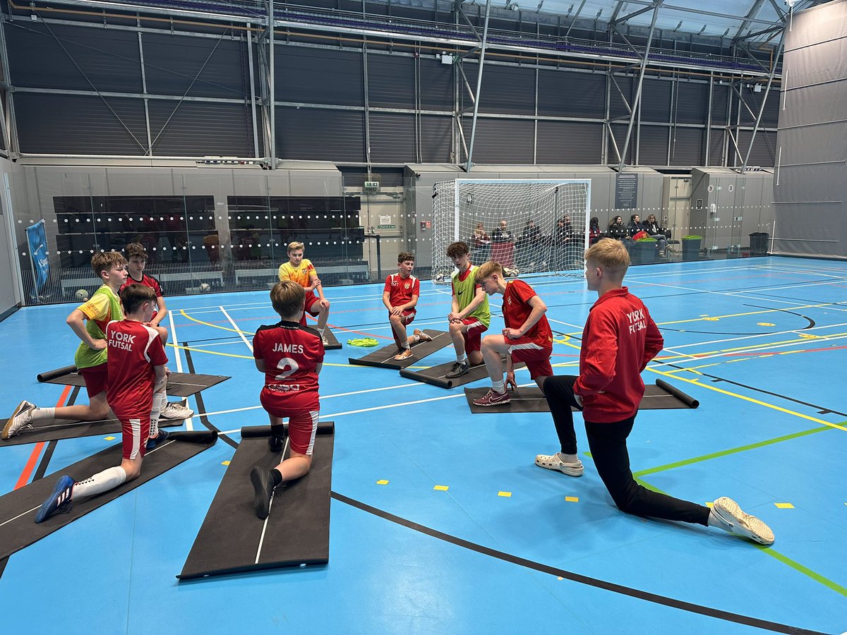 _empalmer's tweet photo. Mobility, muscle control and plyometric work for the academy and senior players at @YorkFutsal 

Great to see one of our senior players leading the academy mobility work, and injured athletes coming to training sessions for rehab work 💪🏼 https://t.co/4PR8IuQDBM