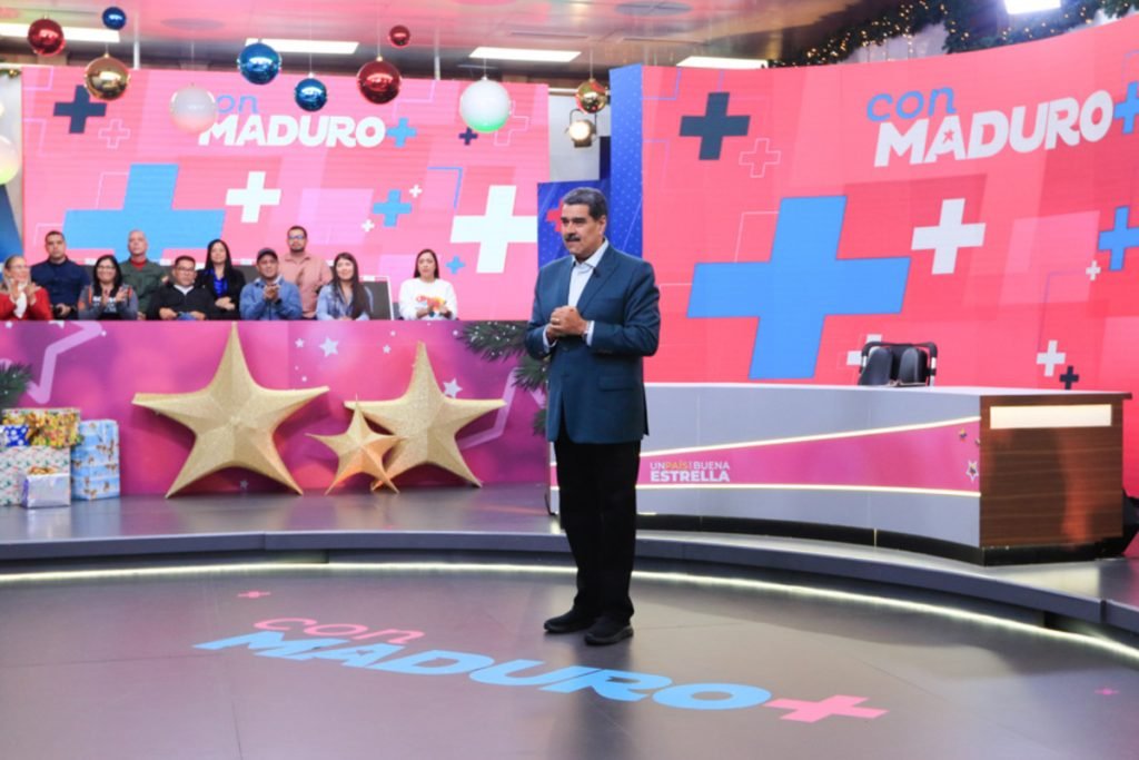 📢¡𝐀𝐬í 𝐥𝐨 𝐃𝐢𝐣𝐨!🇻🇪
Pdte. <a href="/NicolasMaduro/">Nicolás Maduro</a>: La Voz de América es un portal oficial de la Casa Blanca de los Estados Unidos para lo que ellos llaman ‘las Américas’. Nosotros la llamamos nuestra América; la América mestiza, rebelde, antiimperialista.
#EsteEsMiMapa