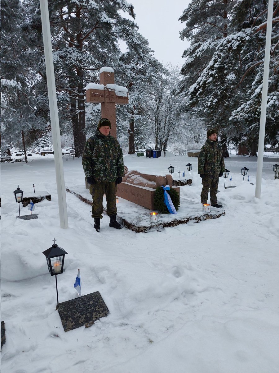 Oli kunnia laskea seppele sankarivainajien muistolle Kannonkoskella. Hyvää itsenäisyyspäivää kaikille.