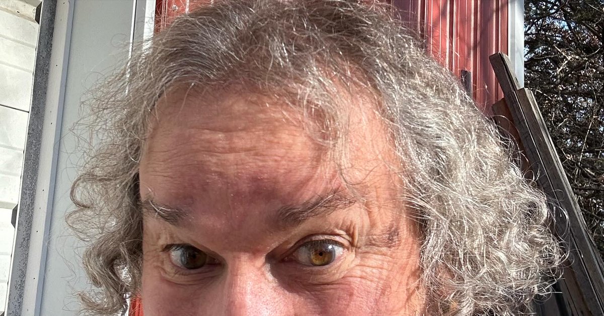Solmentes's tweet photo. Hi everyone — it’s been a while, so here’s an update ahead of the book fair in Oxford this coming weekend.

In  case you don’t recognize me . . . I currently have long (grey) curly  hair and I’m no longer wearing glasses (except for reading)! https://t.co/u2gQKj4qPq