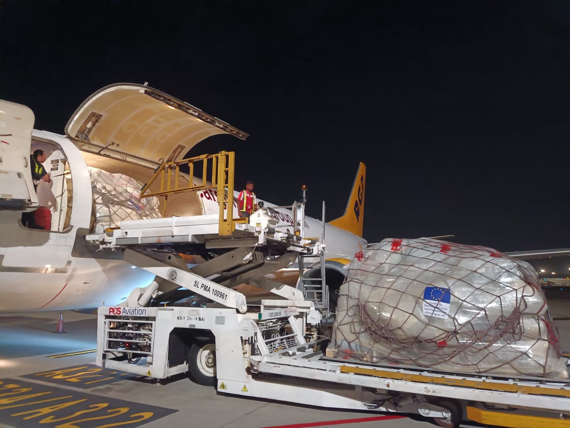 📍 Nepal

To provide shelter to victims of the latest earthquake, the EU donated tents, stoves and winter kits.

In a big logistics effort, 7 flights are bringing the material from EU stocks in Kuala Lumpur to Kathmandu.

Then trucks will deliver it to affected towns in the west.