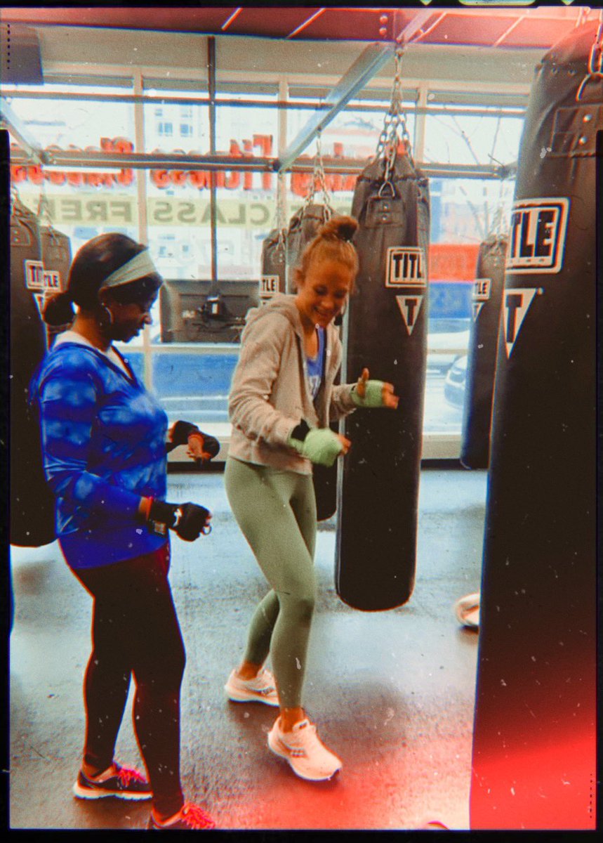 SimoneJamesonTV's tweet image. I found something I may love more than axe throwing. 🪓😅

Was pleased to report I killed it at @titleboxing 🥊. 
A special thank you goes to @CourtReportKing for dragging me out to throw some jabs. 👊🏽 
Another one ☝🏾💅🏾 . 

#ironfist #takeitoutonthebag #boxingworkout