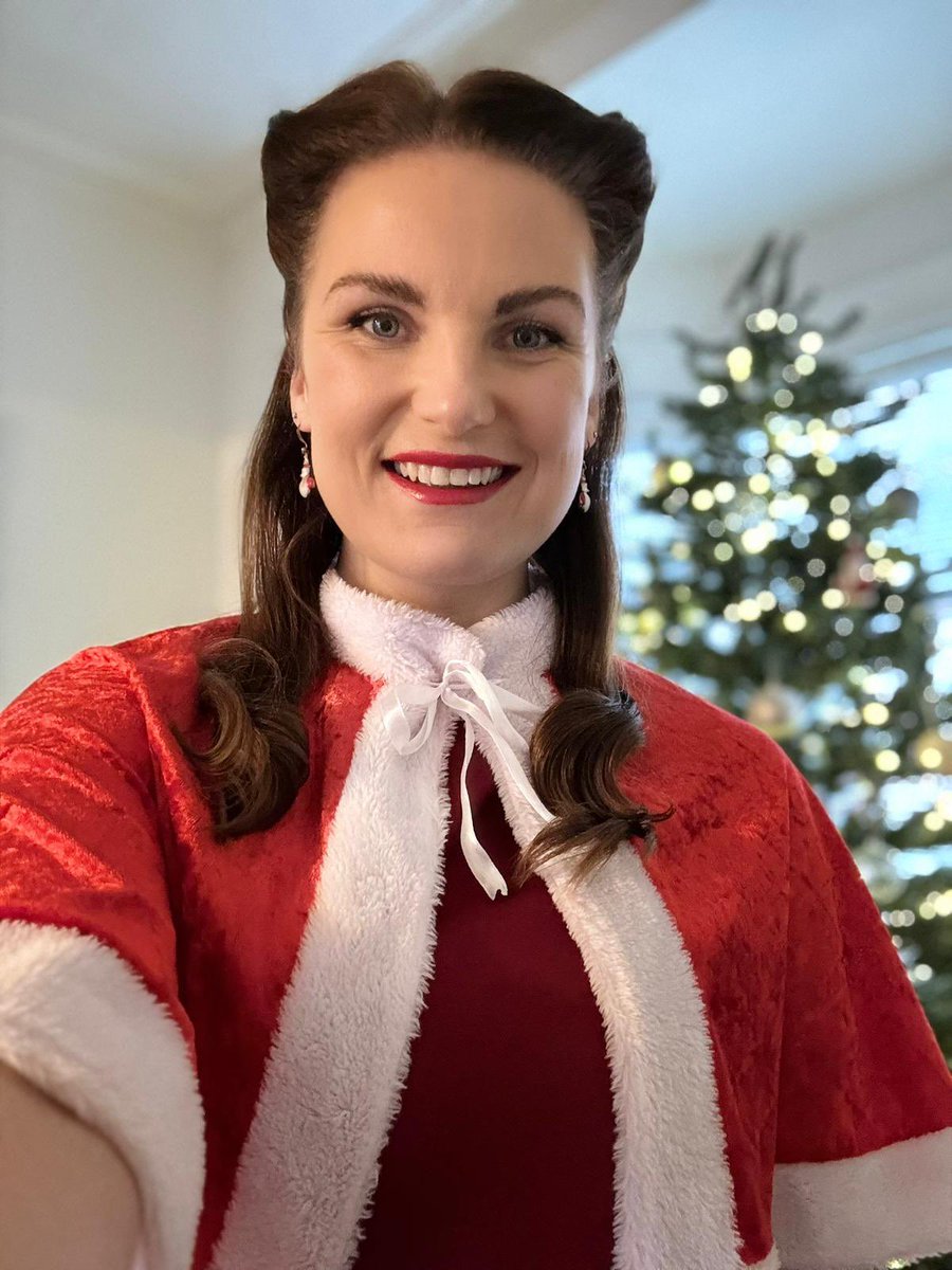 🚨 CANCELLATION 🚨

Due to a cancellation I am now available tomorrow afternoon for a Christmas show! 🎄This is the only date I have left in December. Please get in touch if you would like to book or for more information.
