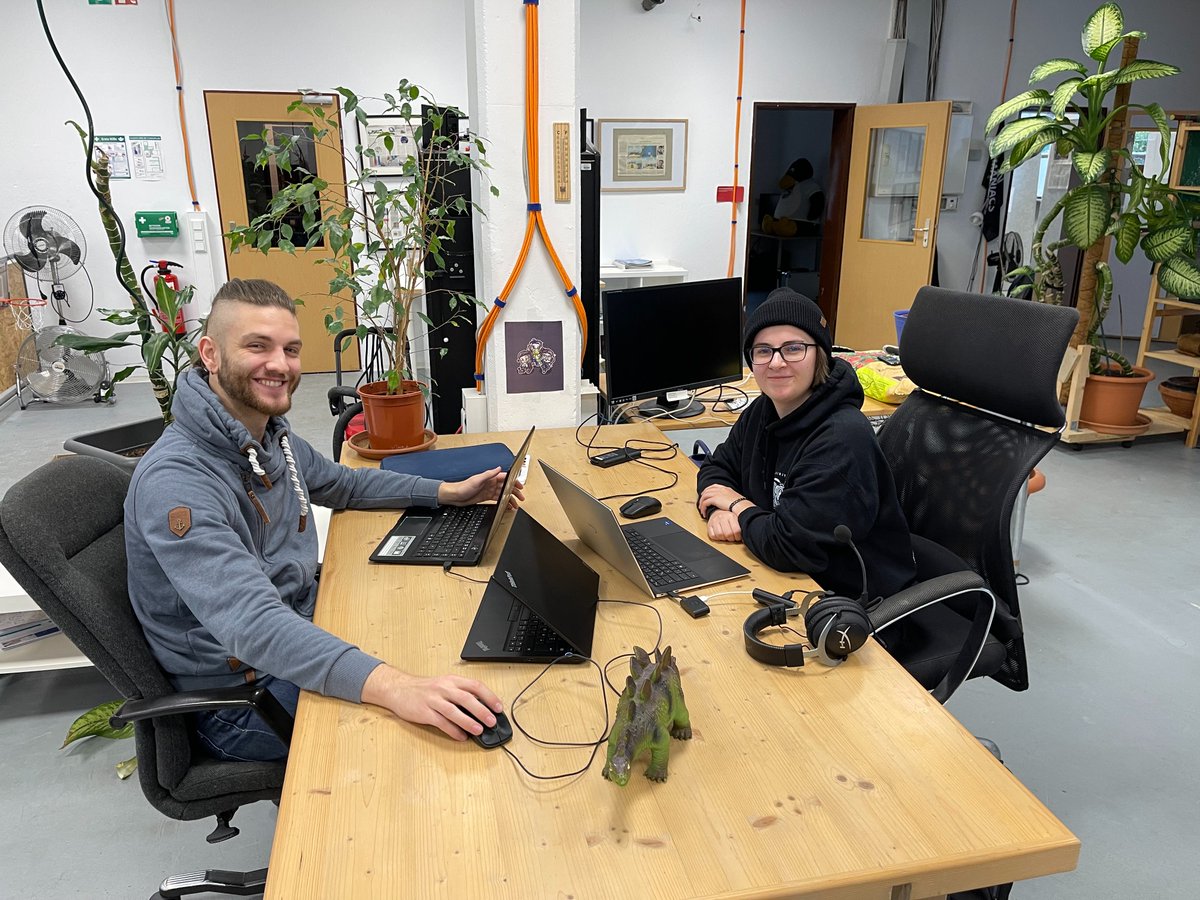 Welcome to our coworking office, @dinoforgestudio 🦖! @SophieHarms14, Sarah Hoppenkamps, and Max Schaller founded the company a few weeks ago. Looking forward to seeing your gamedev journey in the coming years! They're working on a humorous Tower Defense-Deckbuilding-Roguelite