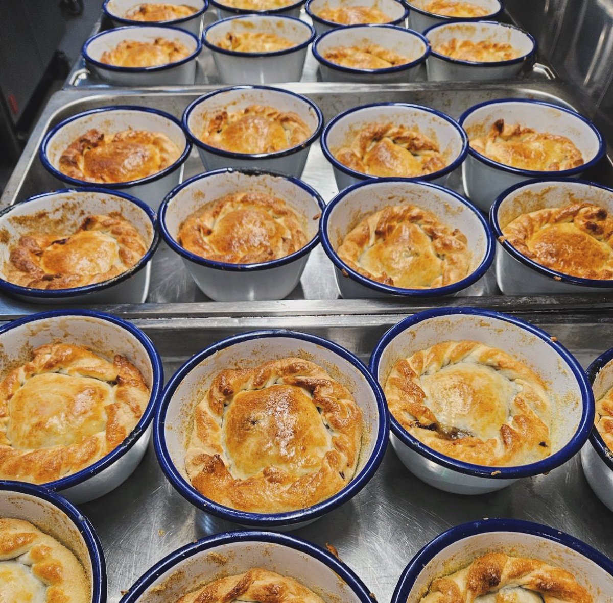 TheGroveExmouth's tweet photo. Take a look at our jaw dropping pies, fresh out the oven and delicately made by our outstanding Head Chef @paulmingo ๐ฅง
#youngs #youngspubs #thegrove #autumn #winter #food #pub #exmouth #devon #youngspubslife #exmouthlife #exmouthpubs #devonlife #devonpub #southwestisbest https://t.co/D1rWpGcIwo