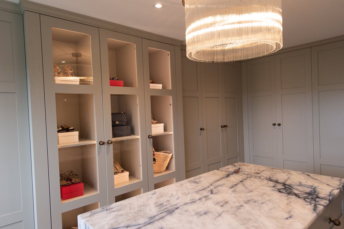 Ready for party season? Well working out what to wear is easy when you have bespoke storage and this #Brandt dressing room is designed for a professional couple who always dress to impress! Featuring our #Heritage Furniture with Carrara Marble surfaces 😍 Brandtdesign.co.uk