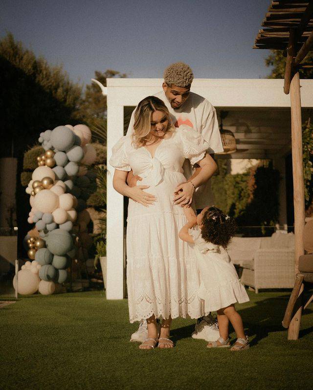 BarçaTimes on X: "Ronald Araújo and his wife Abigail Olivera are expecting their second child (a girl). Congratulations to the couple 😍❤! https://t.co/6RRJQOpTMU" / X