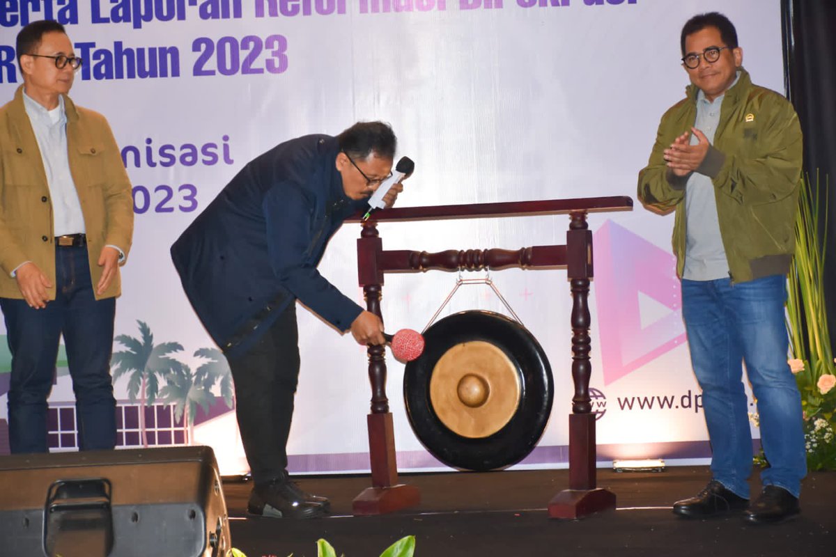 DPR_RI's tweet photo. Rapat Kerja Monitoring Evaluasi Kinerja dan Anggaran serta Laporan Reformasi Birokrasi Sekretariat Jenderal DPR RI Tahun 2023, di Dago, Bandung, Jawa Barat, Selasa (5/12/2023).
#SetjenDPR https://t.co/fsW61ttVUd