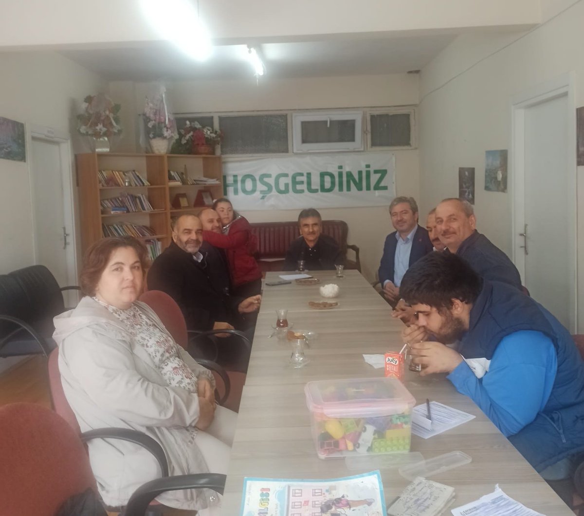 İlçe Başkanımız Sinan Aydemir ve yönetim kurulu üyelerimiz 'engelliler haftası' münasebetiyle Çayırova MARENDER ve Beyaz ay derneklerine ziyarette bulundular.

#çayırova #engellerikaldır