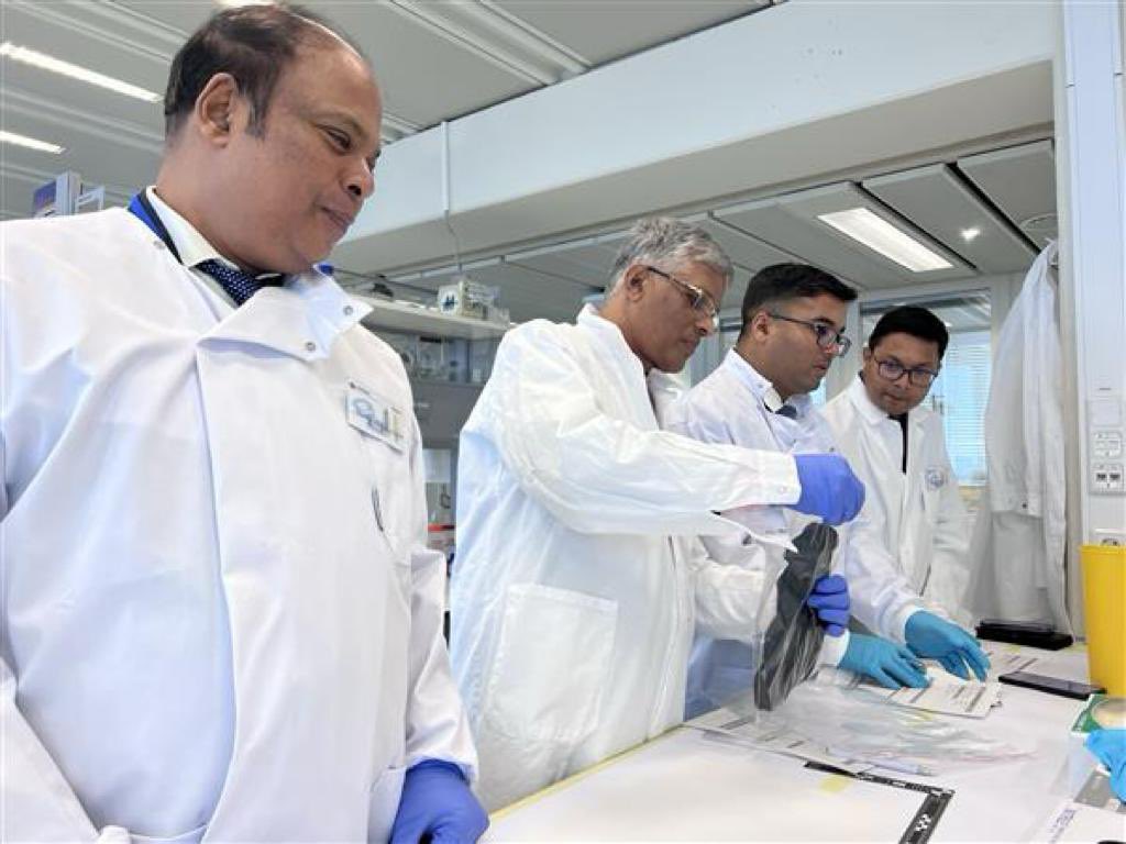 UNODC_BMB's tweet photo. #CombatingDrugTrafficking! #DepartmentofNarcoticsControl from #Bangladesh🇧🇩 undertakes specialized training by @unodc_lab in #Vienna🇦🇹! Forensic officers learn to identify illicit drugs🔍🧪 through enhanced lab analysis & investigations!
Funded by #Japan 🇯🇵
#BorderManagement https://t.co/fUYOlDE9b7