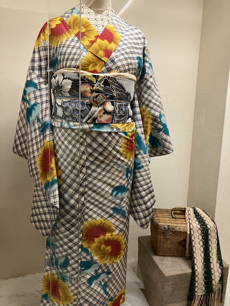 アンティーク友禅の半衿2点　朝ドラばけばけ 朝ドラ「ばけばけ」の着物の着方に違和感があった。 半衿が個人的な