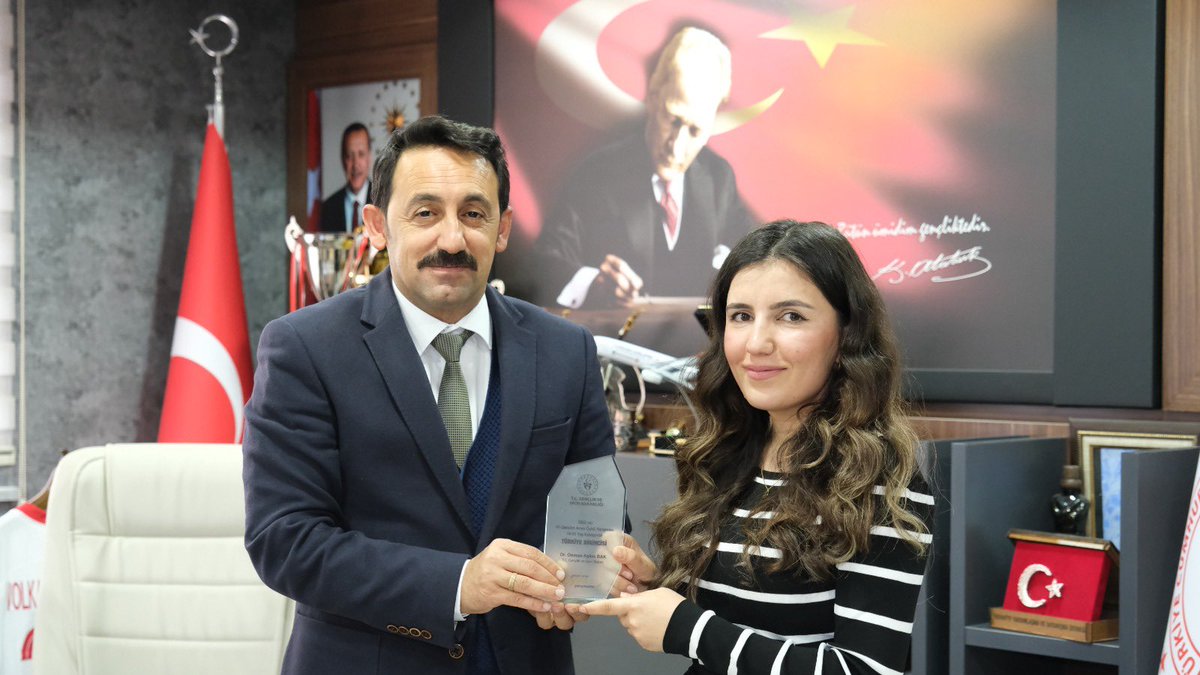 Bir Asrın Öyküsü" 4.Gençler Arası Öykü Yarışmasında Türkiye Birincisi olan Gaye Tanrıverdi'yi tebrik ediyorum. Erzincan'ımızdan böyle yetenekli bir kalem çıktığı için gurur duyuyorum.