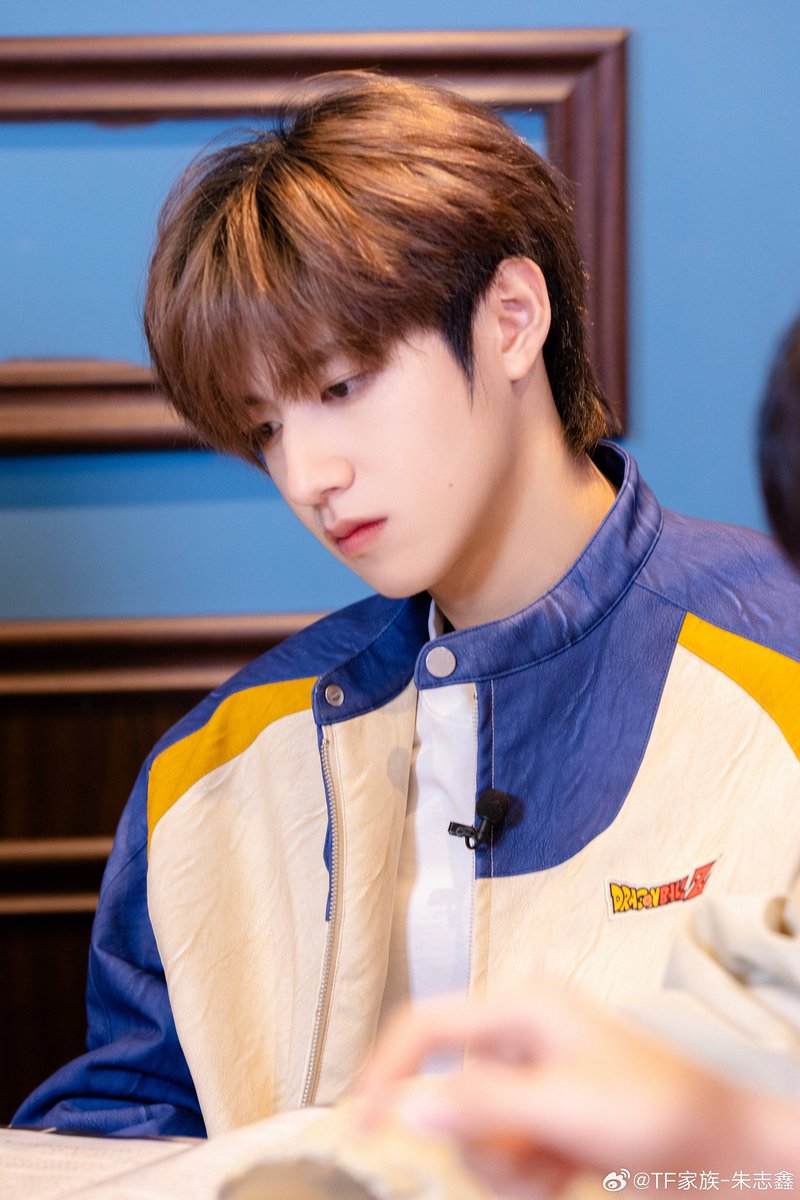 mnhuwn1's tweet photo. @denglujihua 🟡 the one and only【visual center】 of TF family third generation🤩 with impressive onstage presence  【beingthe main rapper of the group 💛 &amp; delivering immaculate dancing skills】💙bass🎶【 all- rounder】 🔹 @ TF family zhuzhixin https://t.co/xDHg7PW7rx