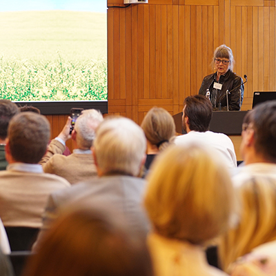 DynaMo Center (@dynamo_ucph) on Twitter photo Barbara Ann Halkier presents the potential of rapeseed cake as protein food at the 'State of the union' network meeting organized by ‘Planteværket’ at Danish Agriculture and Food Council at Axelborg.
<a href="/spisekammeret/">Landbrug & Fødevarer</a> <a href="/GrundforskFond/">Danmarks Grundforskningsfond</a> <a href="/KU_PLEN/">Department of Plant & Environmental Sciences</a> <a href="/cpsc_ucph/">CphPlantSciCentre</a> Barbara Ann Halkier presents the potential of rapeseed cake as protein food at the 'State of the union' network meeting organized by ‘Planteværket’ at Danish Agriculture and Food Council at Axelborg.
<a href="/spisekammeret/">Landbrug & Fødevarer</a> <a href="/GrundforskFond/">Danmarks Grundforskningsfond</a> <a href="/KU_PLEN/">Department of Plant & Environmental Sciences</a> <a href="/cpsc_ucph/">CphPlantSciCentre</a>