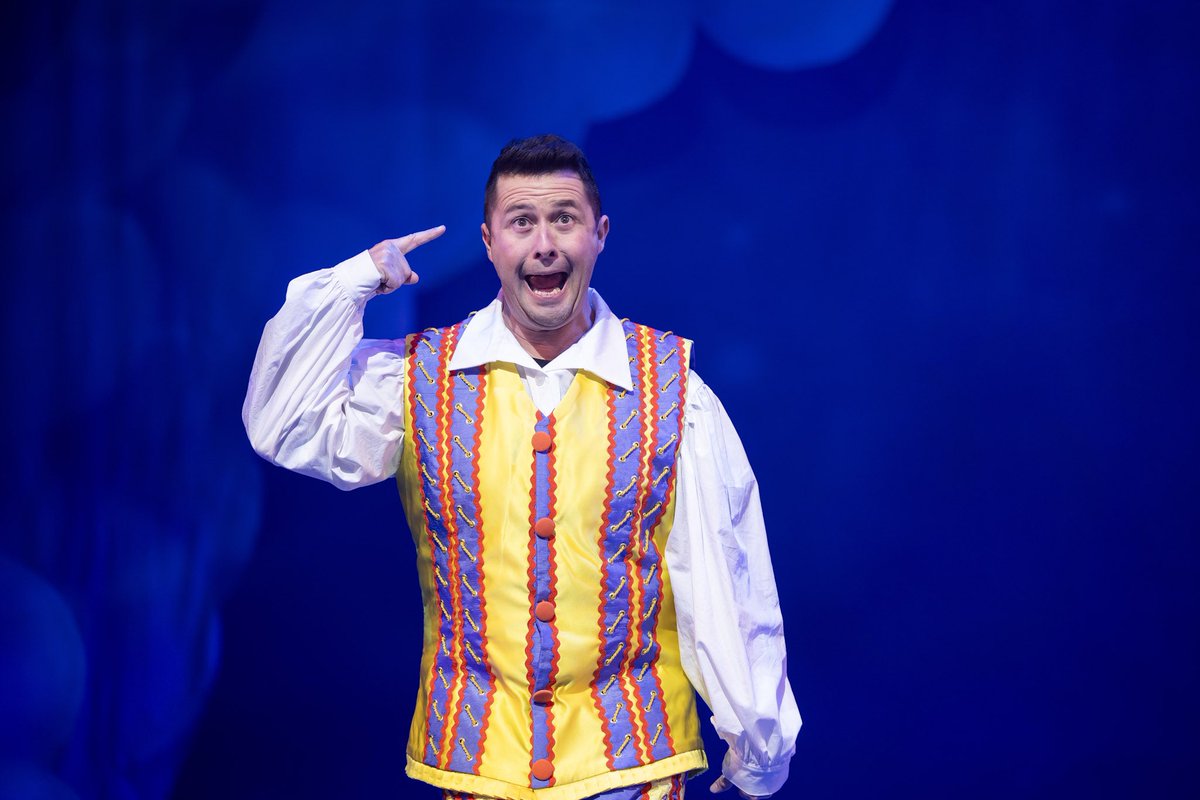 BackStageAccess tweet media