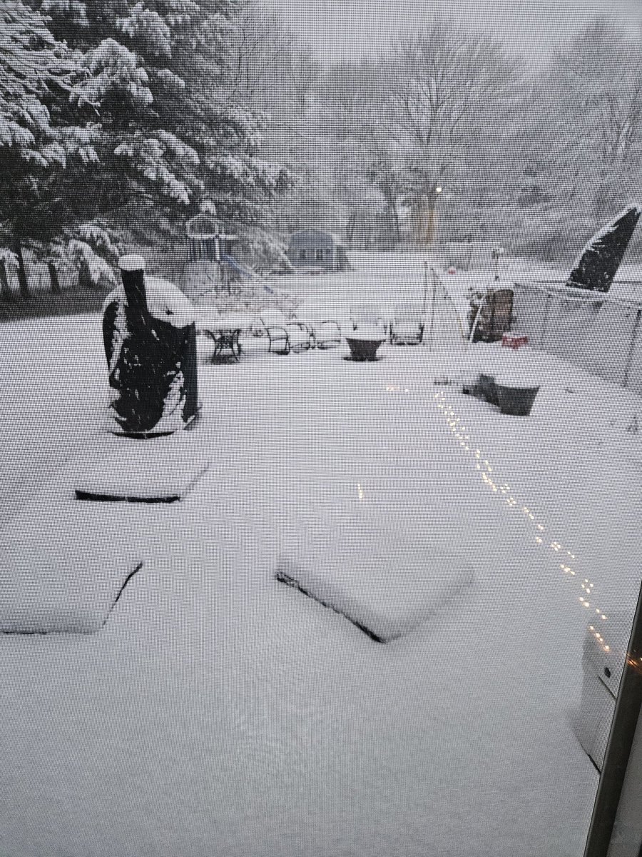 Chrisalex17's tweet photo. @Eweather13 Hanover MA https://t.co/2dWRiATx6P