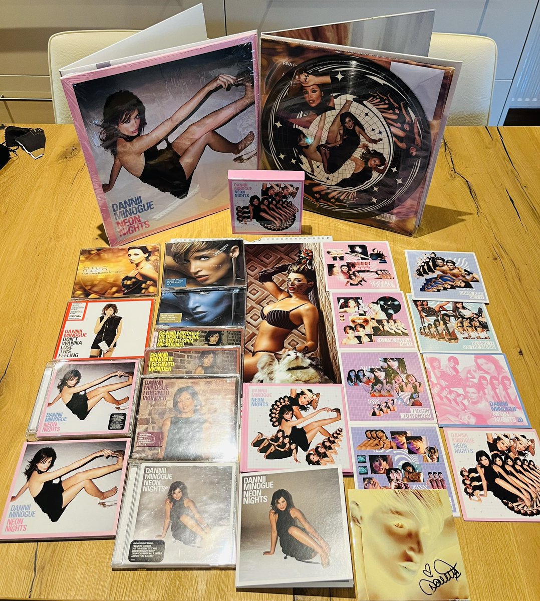 toniuk's tweet image. 20 years of @DanniiMinogue #neonnights from 2001 with #whodoyoulovenow to 2003 singles and album. The 2007 deluxe edition and the 2018/15th anniversary with pink&amp;amp;blue vinyl and this year’s 20th @danniiversary with Box Cd and picture disc vinyl 🪩💿💕