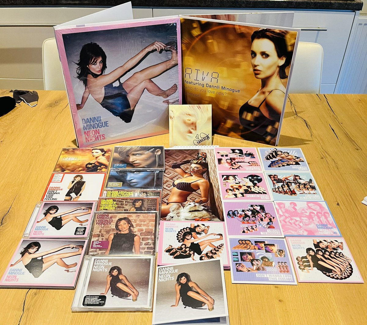 toniuk's tweet image. 20 years of @DanniiMinogue #neonnights from 2001 with #whodoyoulovenow to 2003 singles and album. The 2007 deluxe edition and the 2018/15th anniversary with pink&amp;amp;blue vinyl and this year’s 20th @danniiversary with Box Cd and picture disc vinyl 🪩💿💕