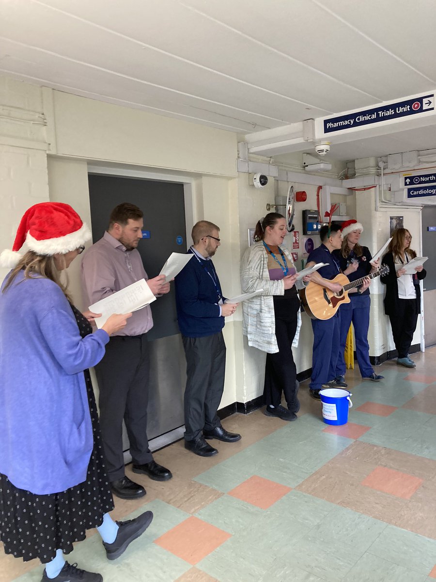 An amazing crew of @TeamNUH singing at City Hospital today on North Corridor until 1pm! Come and listen or join us on your lunch🎶
@nottmhospitals @NUHCharity