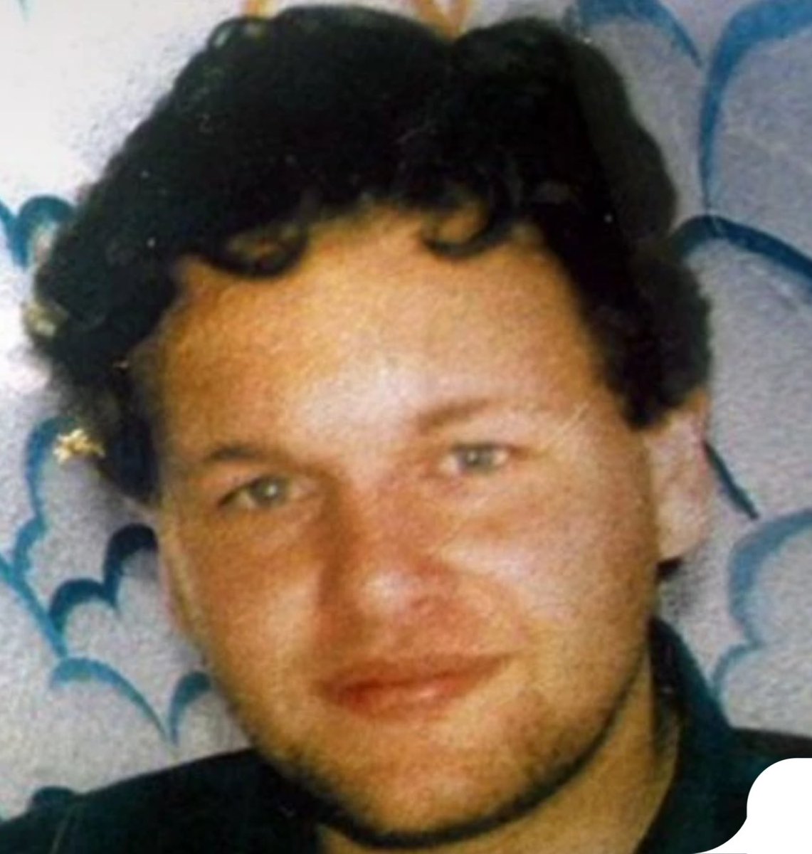 Έχουμε «Επέτειο Αλεξάνδρου Γρηγορόπουλου» αλλά δεν έχουμε «Επέτειο Θάνου Αξαρλιαν». 

Από το πρωί ακούμε να λένε ότι «ο Αλέξανδρος θα ήταν 30 ετών». Κανένας από αυτούς δεν είπε πως ο Θάνος σήμερα θα ήταν 51 ετών.

Αυτό είναι το ΑΝΗΘΙΚΟ πλεονέκτημα της Αριστεράς.

#Γρηγορόπουλος