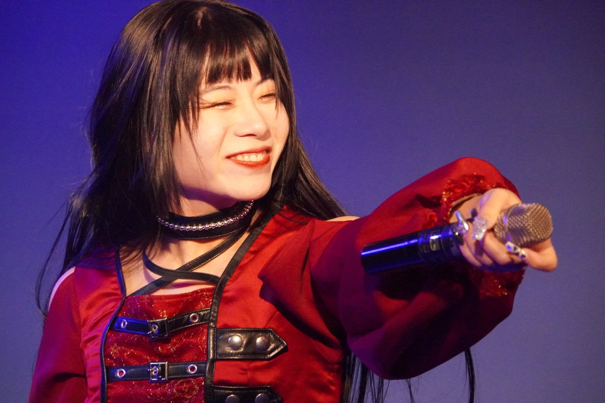 y_totsuka's tweet image. 渋谷VIDENT「イタダキ サテライトstage vol.29 」
#Mesia の
黒髪ストレートが綺麗な #黒咲りの さんと
スタイル綺麗な #佐倉みゆう さん。
こう見えてロックですからね！
ヘドバンもあります。カッコイイ！