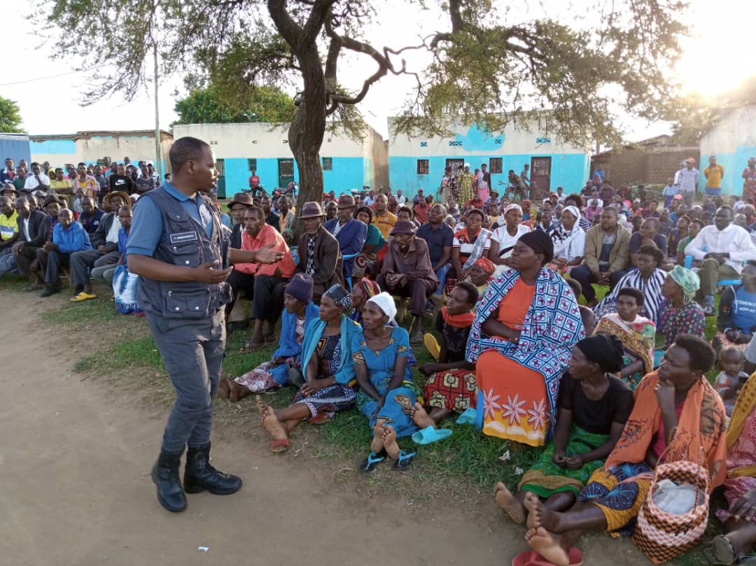 rwamrec's tweet image. During the #16daysofactivism to prevent and fight #GenderBasedViolence, RWAMREC, in partnership with @careinrwanda, organized a meeting between community activists within the #BAHO project and District, Sector and local leaders in the @GatsiboDistrict.