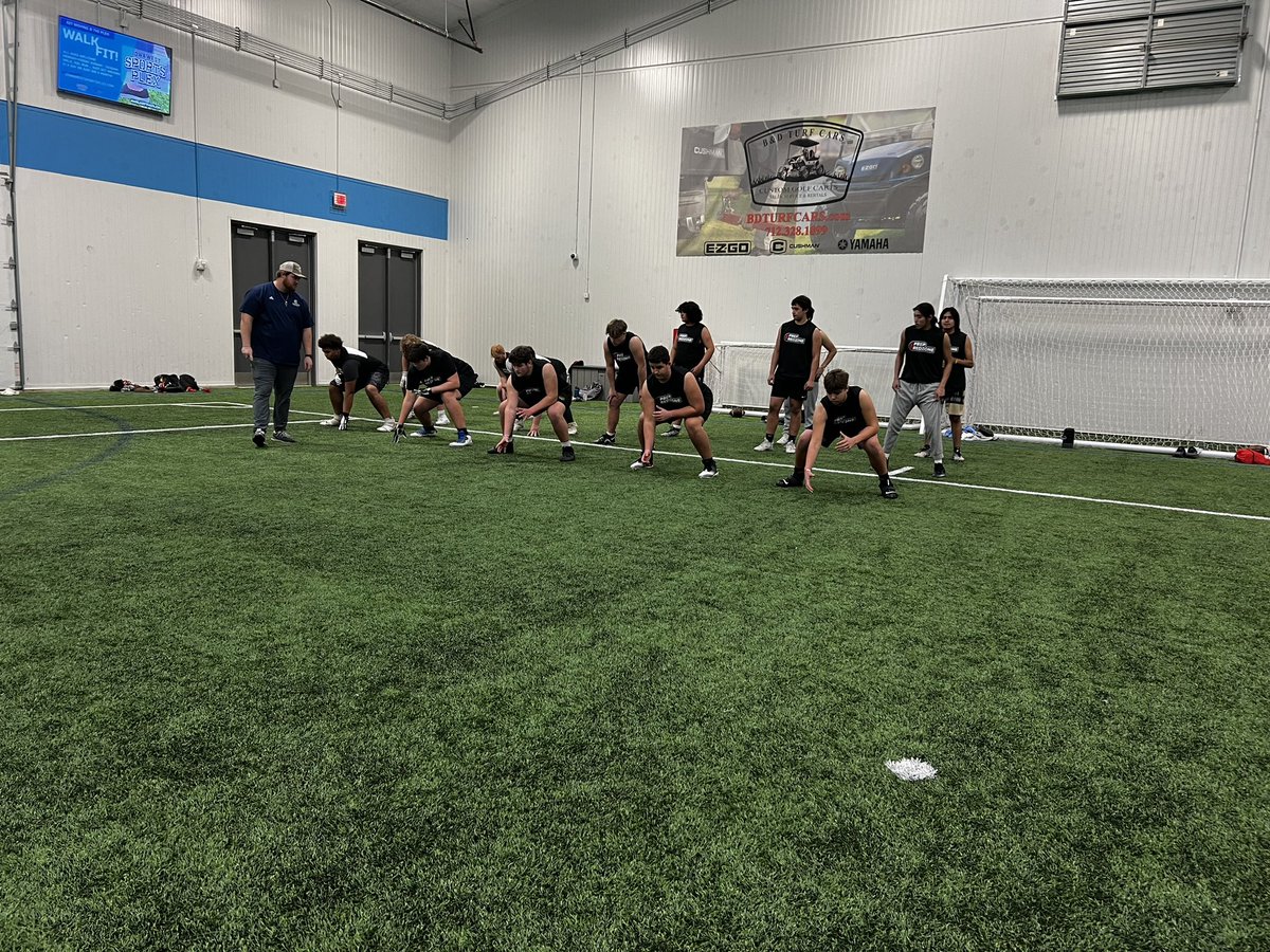 WiredAxcess's tweet photo. OL Pass Pro
#Uncommitted #IOWAPreps @JHawkFB @TreyHicklin4418 a multi-sport athlete showing his control as a right tackle and maintaining control til #Pancake. 

@PrepRedzoneNE x @PrepRedzoneIA #StockUpShowcase #przstockupiane #NEBPreps #BeSeen @IWSportsPlex https://t.co/ngjaI0TRGn