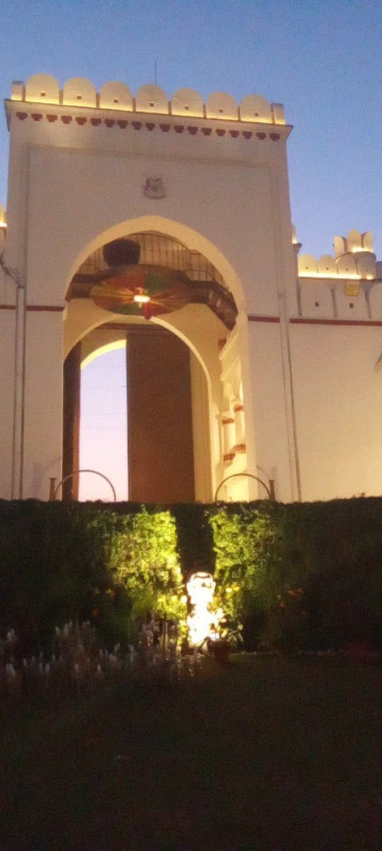 yash_vidh007's tweet image. That is world's largest wooden door

#startup #limca